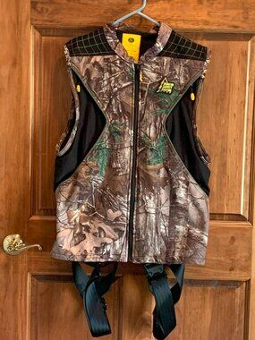 NWOT, HUNTER SAFETY SYSTEM VEST, SAFETY HARNESS,  L-XL, REALTREE CAMO PATTERN